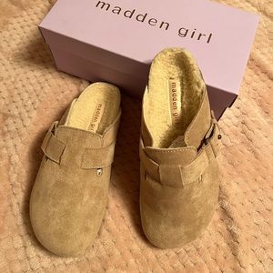 New*MADDEN GIRL WOMEN’s PENIE LT TAUPE CLOGS SZ 8.5